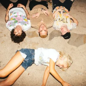 Bus To Amyl and the Sniffers